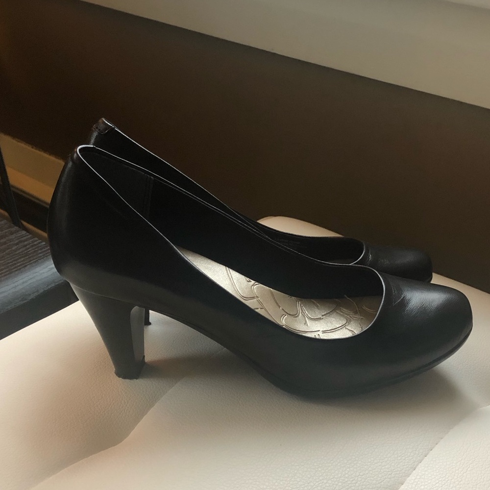 Giani Bernini size 8.5M heels